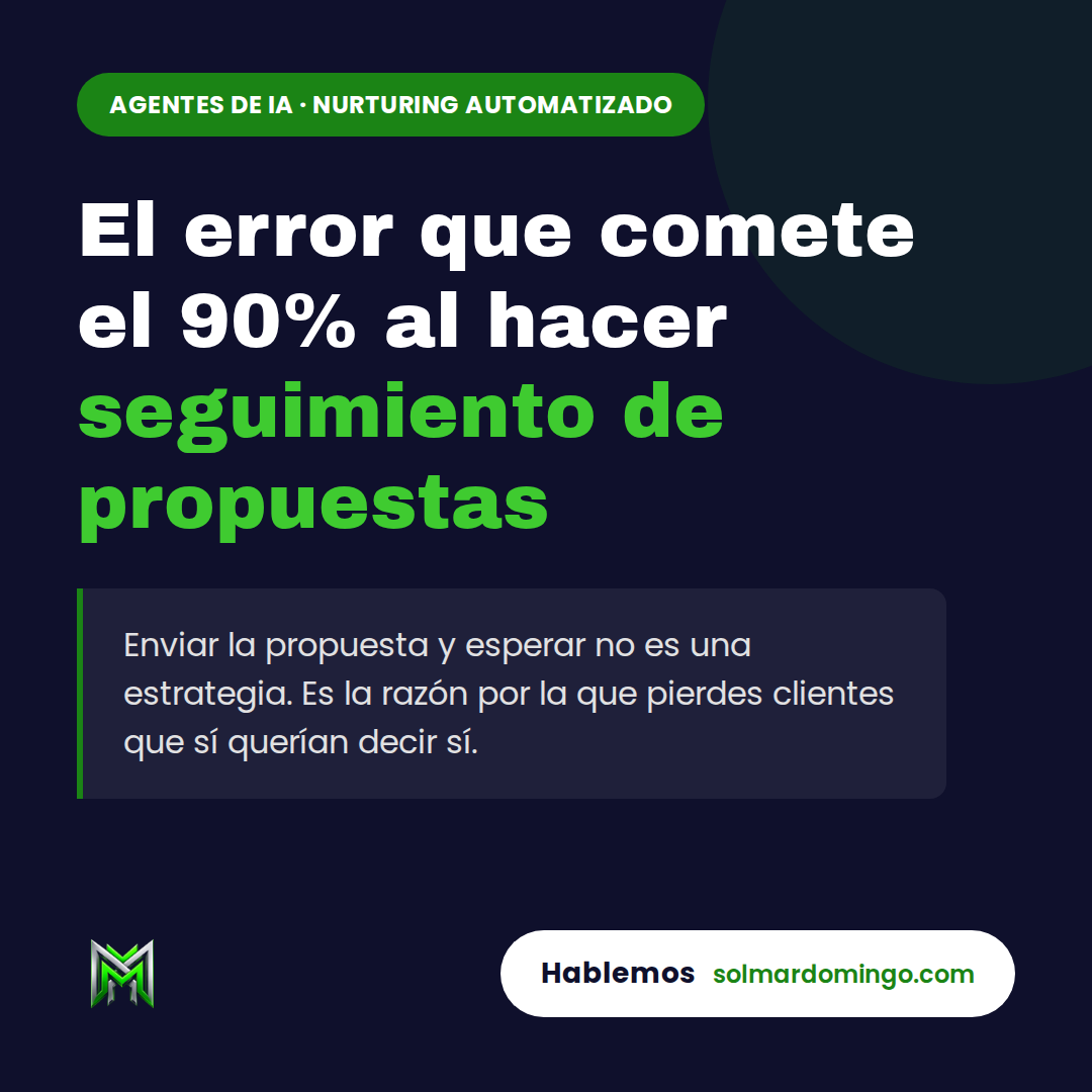 Consultora revisando en pantalla propuestas comerciales pendientes de seguimiento automatizado